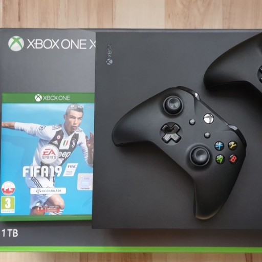 Zdjęcie oferty: XBOX ONE X 1TB IDEAŁ, GWARANCJA + 5 GIER!! 2 PADY