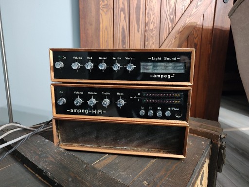 Zdjęcie oferty: Wzmacniacz audio Ampeg Hi FI z modułem efektow swietlnych 'Light Sound"