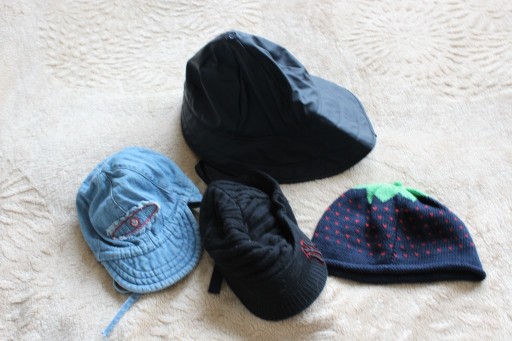 Zdjęcie oferty: komplet 4 czapek kapelusz dla dziecka 3-5 lat