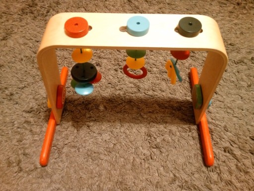 Zdjęcie oferty: Drewniany stojak z zabawkami sensorycznymi Leka Ikea