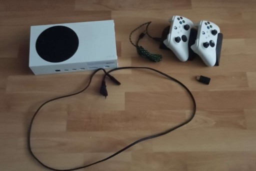 Zdjęcie oferty: Xbox series S 512gb zestaw z 2 padami