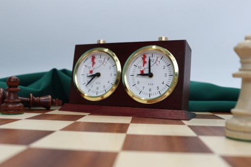 Zdjęcie oferty: Zegar szachowy z podstawką analogowy mahoń 