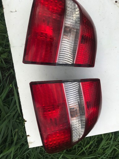 Zdjęcie oferty: Volvo v40 FL 00-04 Lampy tylne