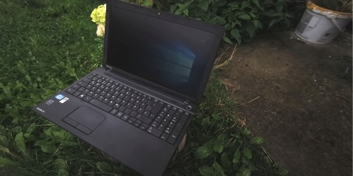 Zdjęcie oferty: Laptop toshiba  i3 4gb zadbana  piekna 
