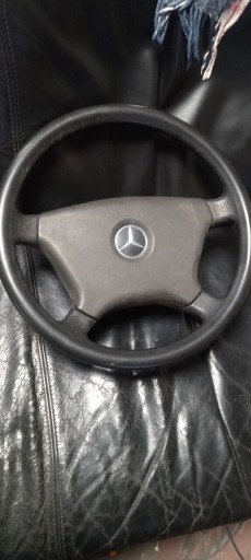 Zdjęcie oferty: Kierownica Mercedes w124 w201 190 nie zerwana 