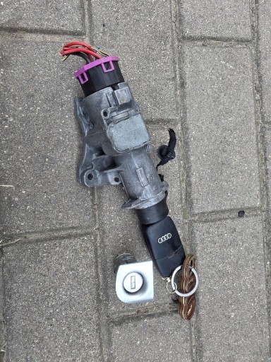 Zdjęcie oferty: Stacyjka wkładka  A4B6 4B0905851C