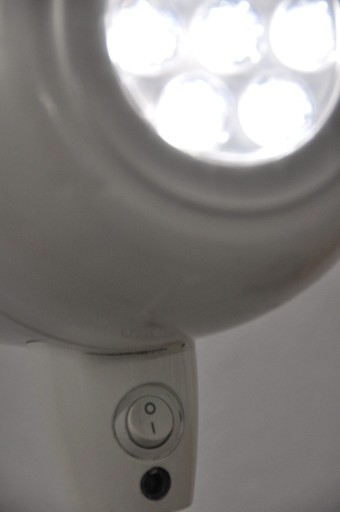 Zdjęcie oferty: Lampa mobilna zabiegowa chirurgiczna DARAY X350LM