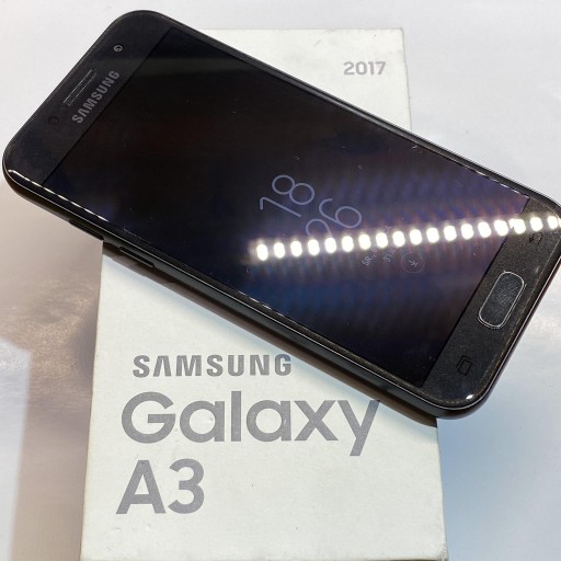 Zdjęcie oferty: Smartfon telefon Samsung Galaxy A3 2017 SM-A320FL