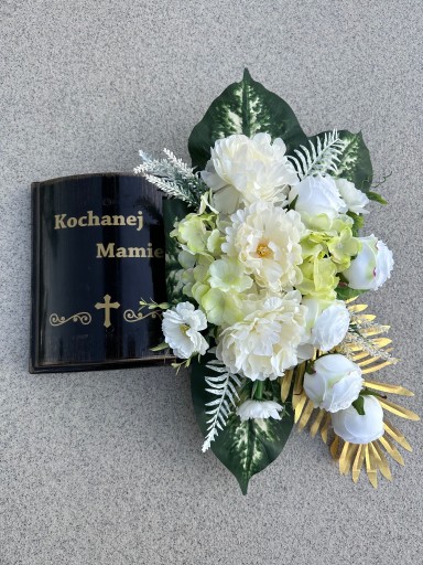 Zdjęcie oferty: Wiązanka na pomnik na Książce Kochanej Mamie