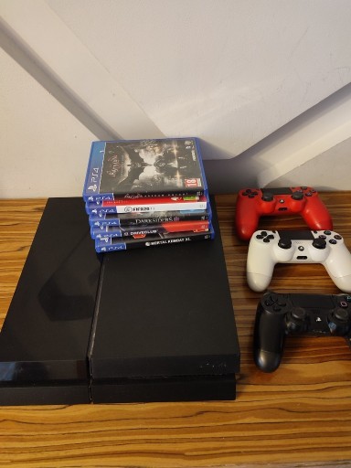 Zdjęcie oferty: [PS4] Konsola PlayStation 4 1TB + 3 Pady + 5 Gier