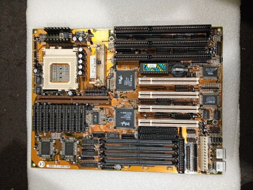 Zdjęcie oferty: FIC PT-2003 Socket 7 isa simm at ps2 sprawna