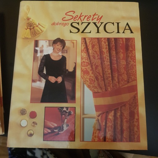 Zdjęcie oferty: Sekrety szycia segregator + wykroje