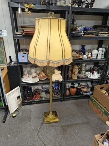 Zdjęcie oferty: Klasyczna lampa podłogowa – mosiądz, elegancki abażur z frędzlami