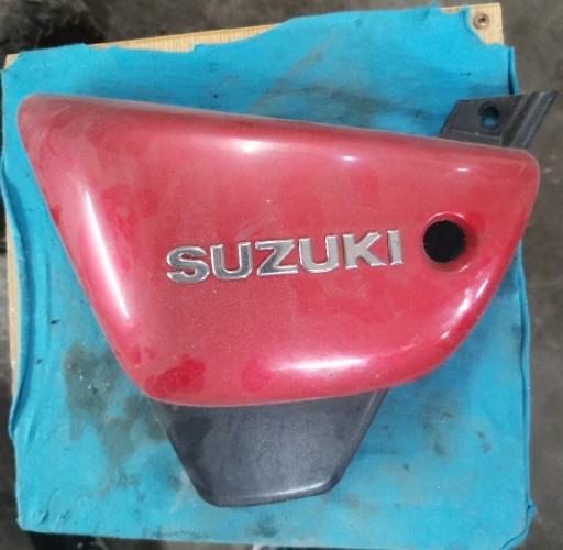Zdjęcie oferty: Lewa osłona filtra powietrza Suzuki marauder gz125