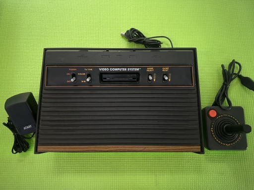 Zdjęcie oferty: Konsola Atari 2600 stan bdb oryginalna RETRO