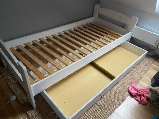 Zdjęcie oferty: drewniana rama łóżka wraz z szufladą na pościel