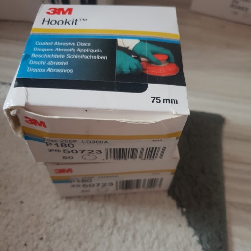 Zdjęcie oferty:  3M Papier ścierny na rzep Hookit 225p P180 75mm