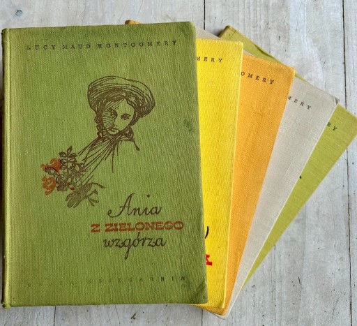 Zdjęcie oferty: Ania z Zielonego Wzgórza L.M. Montgomery wydanie 1956 komplet 5 książek