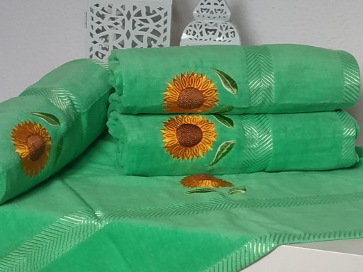 Zdjęcie oferty: Ręcznik frotte 70 x 140 welurowy zielony z haftem