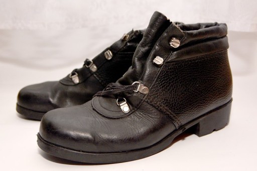 Zdjęcie oferty: Buty typu trzewik skórzany czarny rozmiar 42