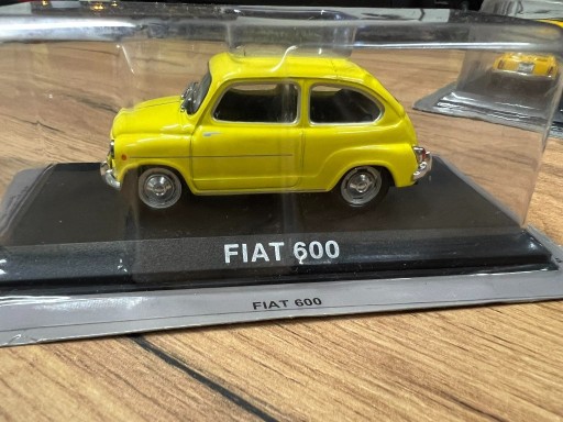 Zdjęcie oferty: Fiat 600 Kultowe Auta PRL (1:43)