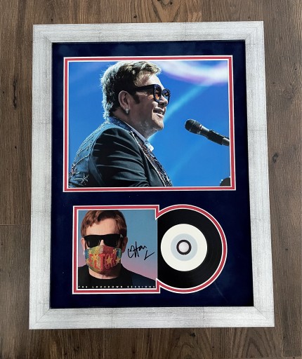 Zdjęcie oferty: Elton John - oryginalny autograf + certyfikat 