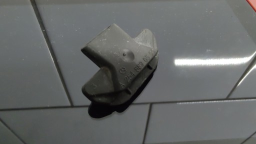 Zdjęcie oferty: Element plastik guma osłona maski A2548890500