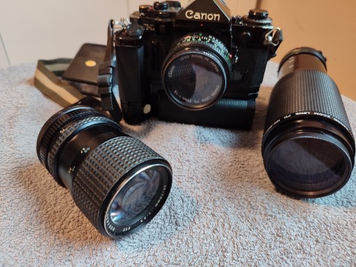 Zdjęcie oferty: Canon a1 zestaw z lampa i obiektywami