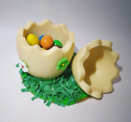 Zdjęcie oferty: Jajko - dekoracja z czekolady belgijskiej.