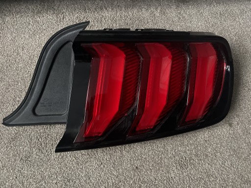 Zdjęcie oferty: Ford Mustang VI OEM lampa tylna prawa