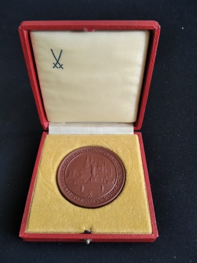 Zdjęcie oferty: Medal okolicznościowy 1975 Miśnia porcelana 62 mm 