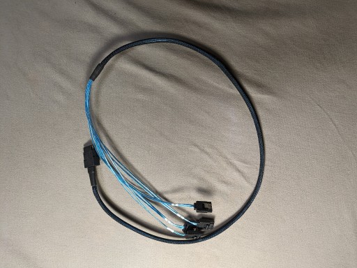 Zdjęcie oferty: Kabel Mini SAS SFF-8087 x4 SATA 6gbps