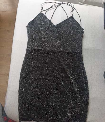 Zdjęcie oferty: Czarno srebrna sukienka na szeleczkach 