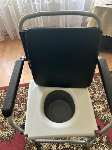 Zdjęcie oferty: Wózek inwalidzki z toaletą