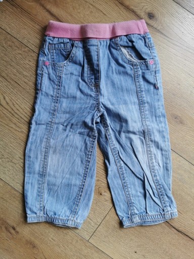 Zdjęcie oferty: Spodnie jeansowe 83 cm 12-18 miesięcy