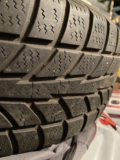 Zdjęcie oferty: Zimowe opony Hankook 205/65 R15