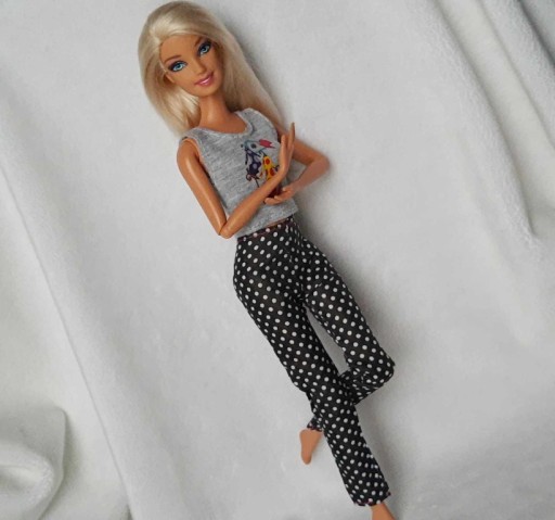 Zdjęcie oferty: Lalka Barbie Mattel blondynka zginająca kolana
