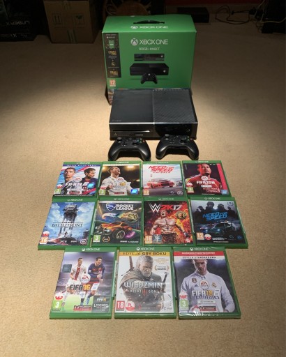 Zdjęcie oferty: Xbox one 500gb + 2 pady + 11 gier