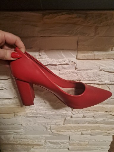 Zdjęcie oferty: Czerwone buty, rozmiar 40, stan bardzo dobry