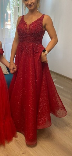 Zdjęcie oferty: Suknia czerwona brokatowa wysoka jakość 