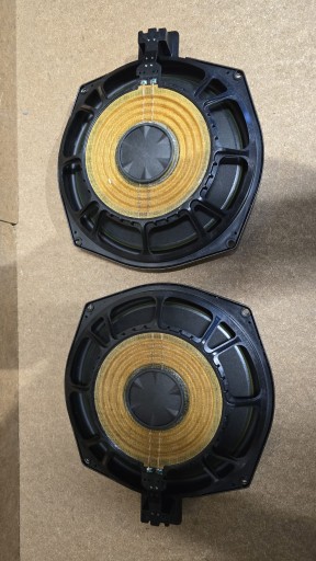 Zdjęcie oferty: Fabryczny woofer pod fotel Bmw 8" używany