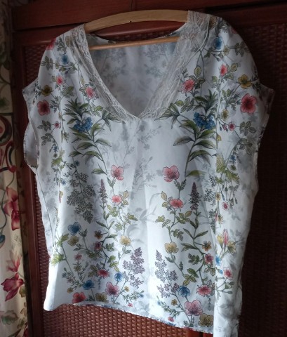 Zdjęcie oferty: Bluzeczka Floral dla Pusi luzna koronka