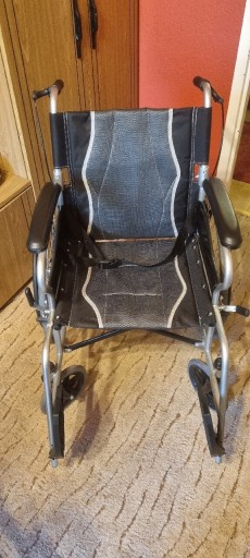 Zdjęcie oferty: Wózek inwalidzki dla osoby dorosłej 