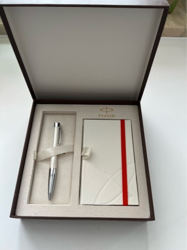 Zdjęcie oferty: Długopis Parker Urban Premium Metaliczny Perłowy w pudełku z notesem