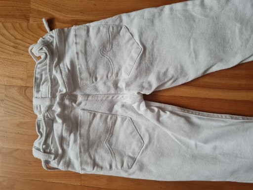 Zdjęcie oferty: Białe jeansy dla chłopca 