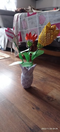 Zdjęcie oferty: Wazon z kwiatami z origami modułowego.