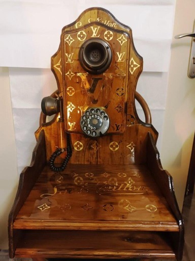 Zdjęcie oferty: Stary telefon wiszący unikat Louis Vuitton