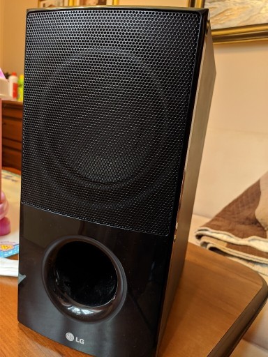 Zdjęcie oferty: Subwoofer LG (z kina domowego, jak nowy)