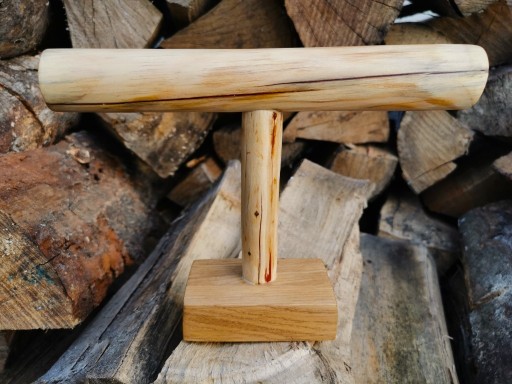 Zdjęcie oferty: Naturalny Drewniany Stojak z Czerwoną Żywicą