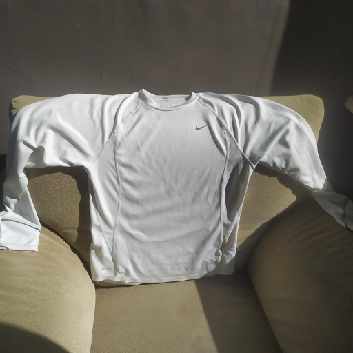 Zdjęcie oferty: Biała koszulka Nike longslive 